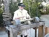 Obrabiarki z recznym, lub noznym napedem |  http://www.youtube.com/watch?v=u3AQk5dlJFU&feature=relatedTo nie zart, tak...