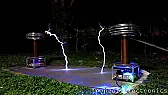 Takiego zastosowania swojej cewki, Tesla raczej nie prz | Iskry z cewek wydają dźwięki koncertowe.https://youtu.be/2I98OMxO-uE
